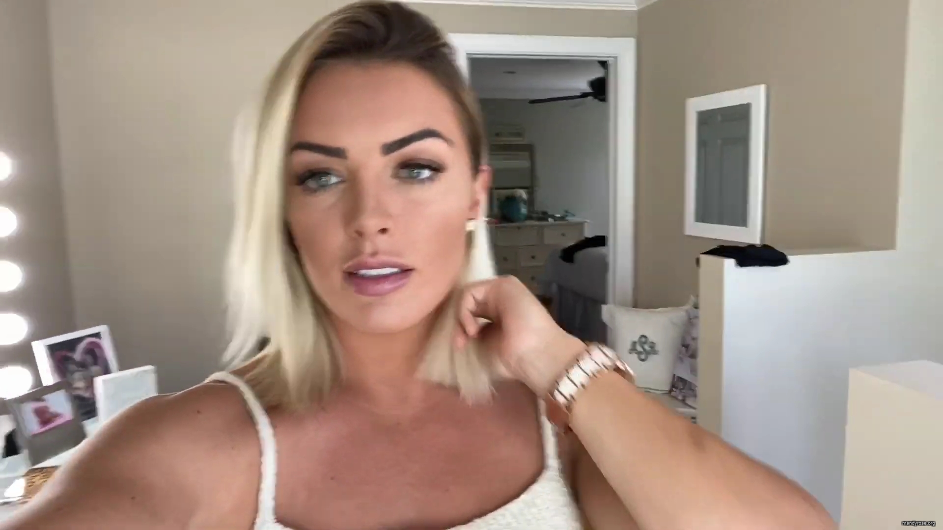 MY_NEW_LOOK21_How-to_do_your_makeup_in_less_than_10_mins21_mp40756.jpg