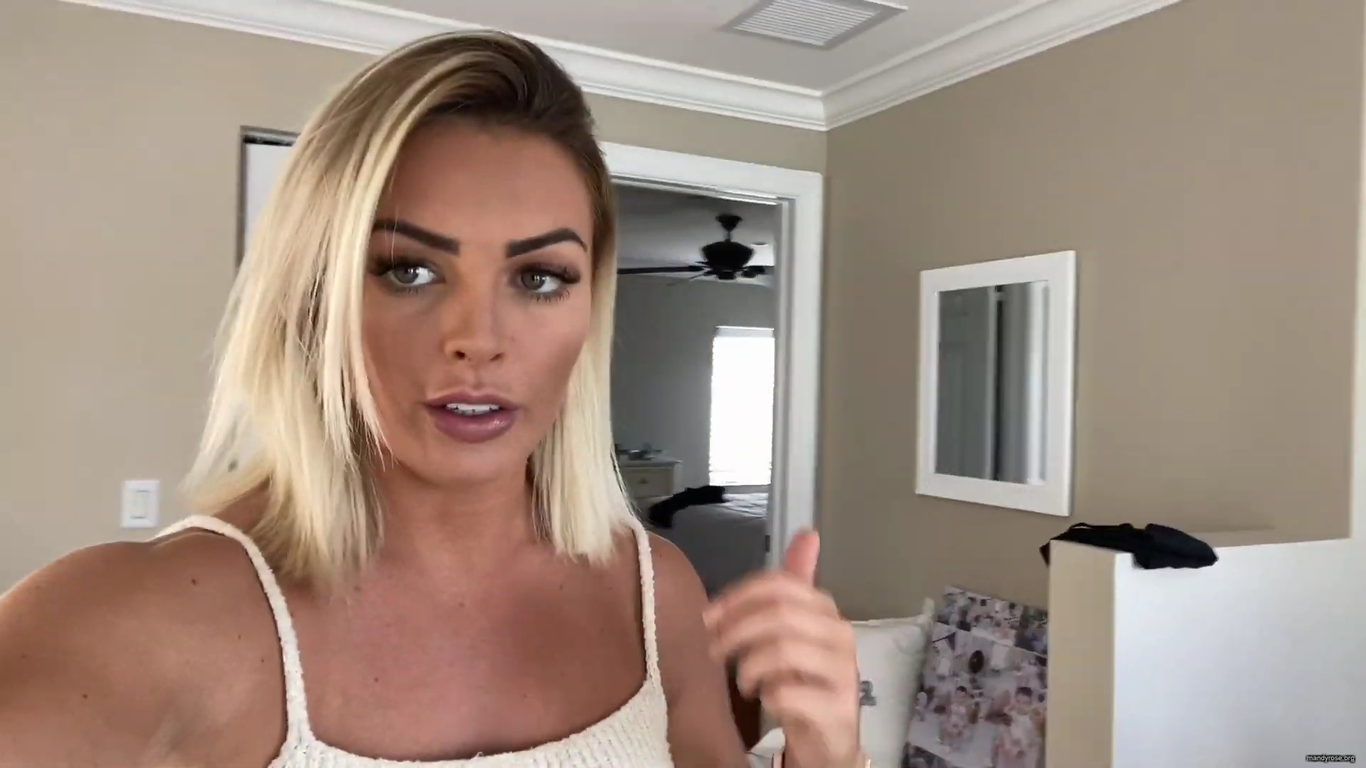 MY_NEW_LOOK21_How-to_do_your_makeup_in_less_than_10_mins21_mp40765.jpg