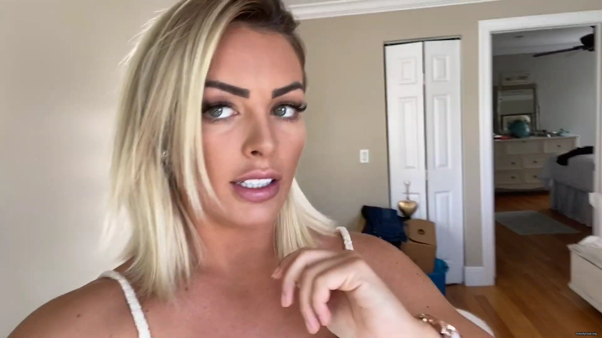 MY_NEW_LOOK21_How-to_do_your_makeup_in_less_than_10_mins21_mp40767.jpg