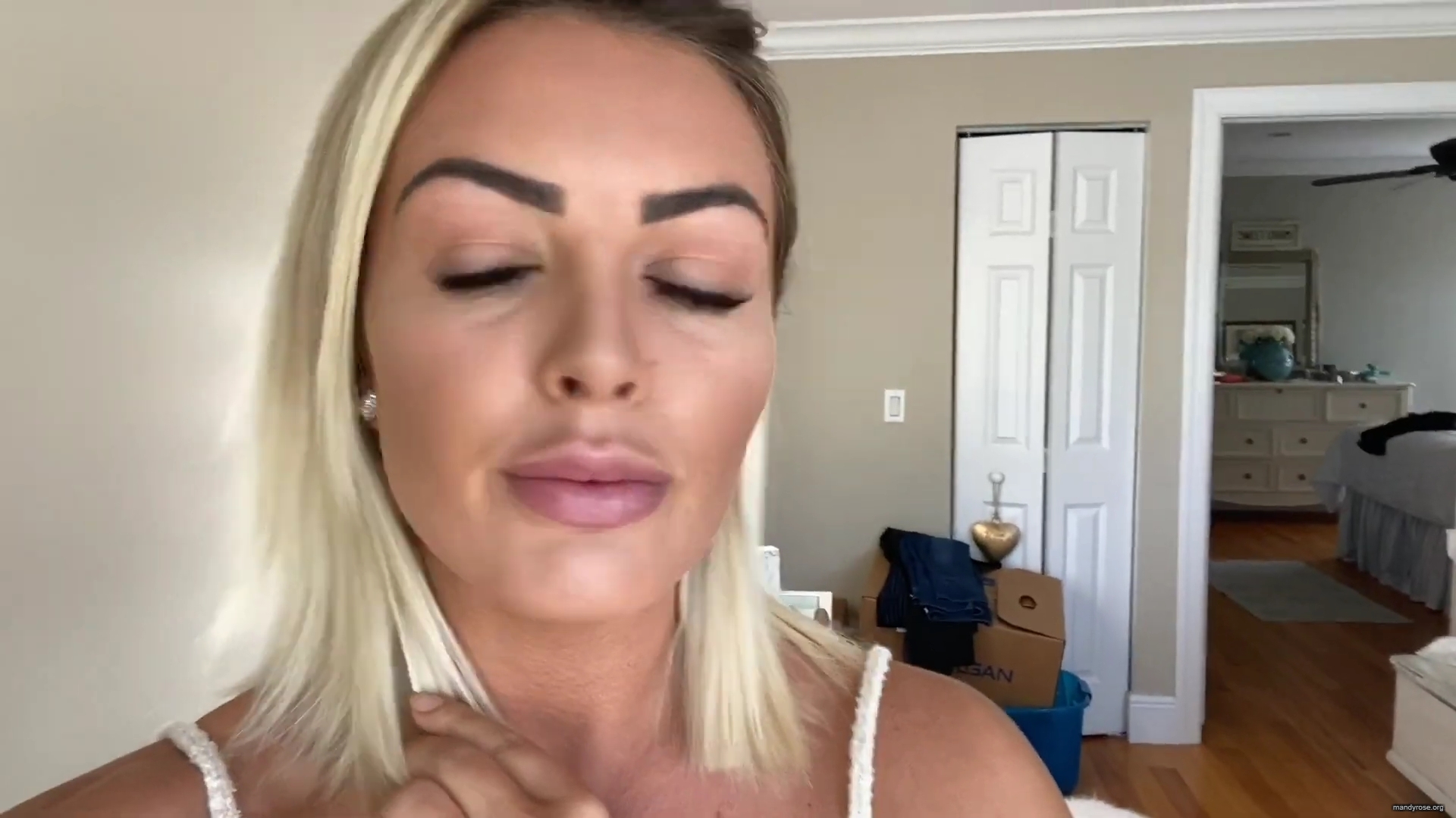 MY_NEW_LOOK21_How-to_do_your_makeup_in_less_than_10_mins21_mp40769.jpg
