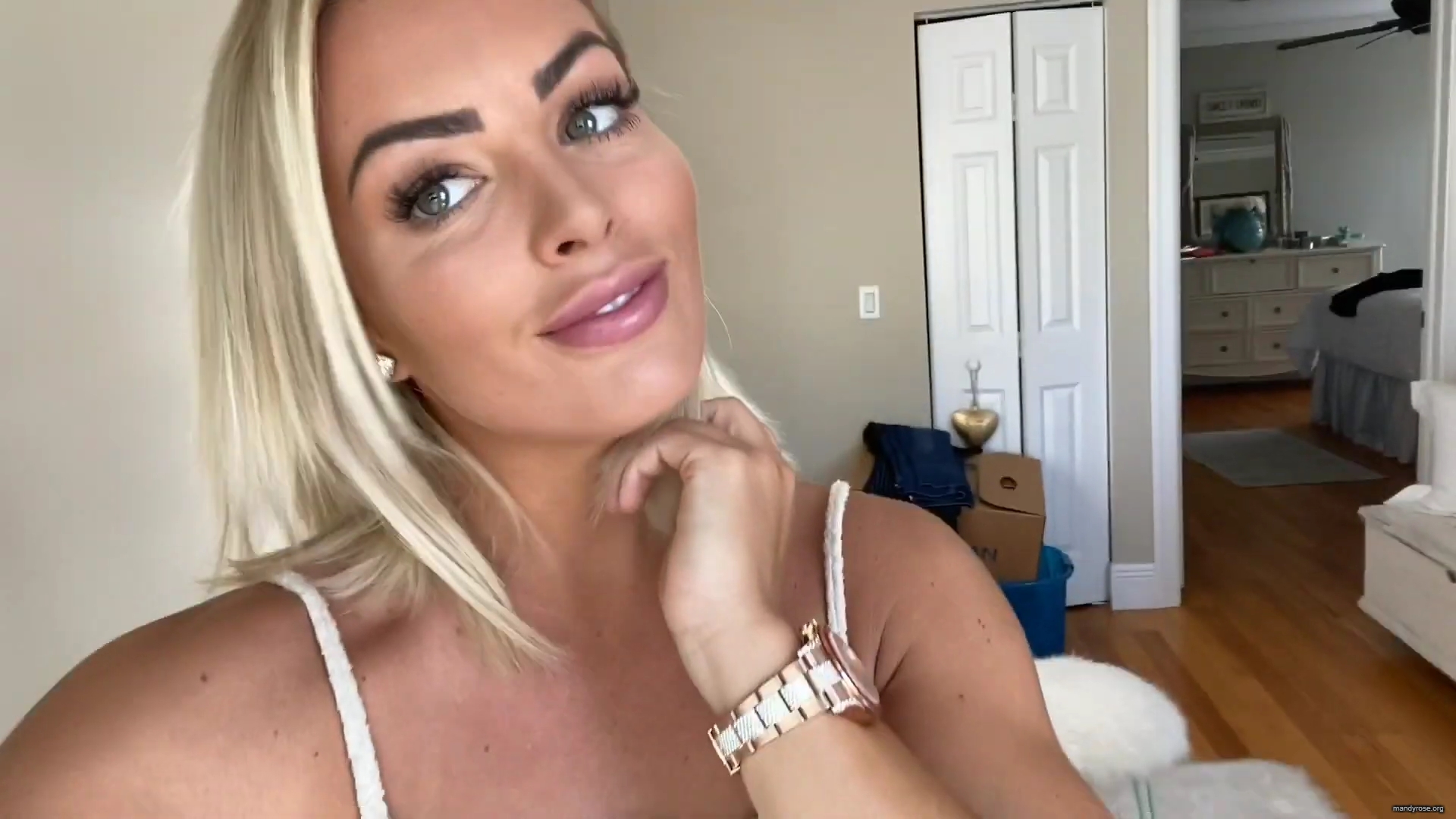 MY_NEW_LOOK21_How-to_do_your_makeup_in_less_than_10_mins21_mp40771.jpg