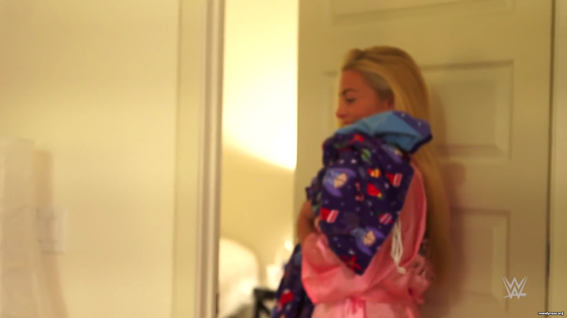 Mandy_Rose_and_Daria_Berenato_wish_you_a_very__Dandy__holiday_season_mp40027.jpg