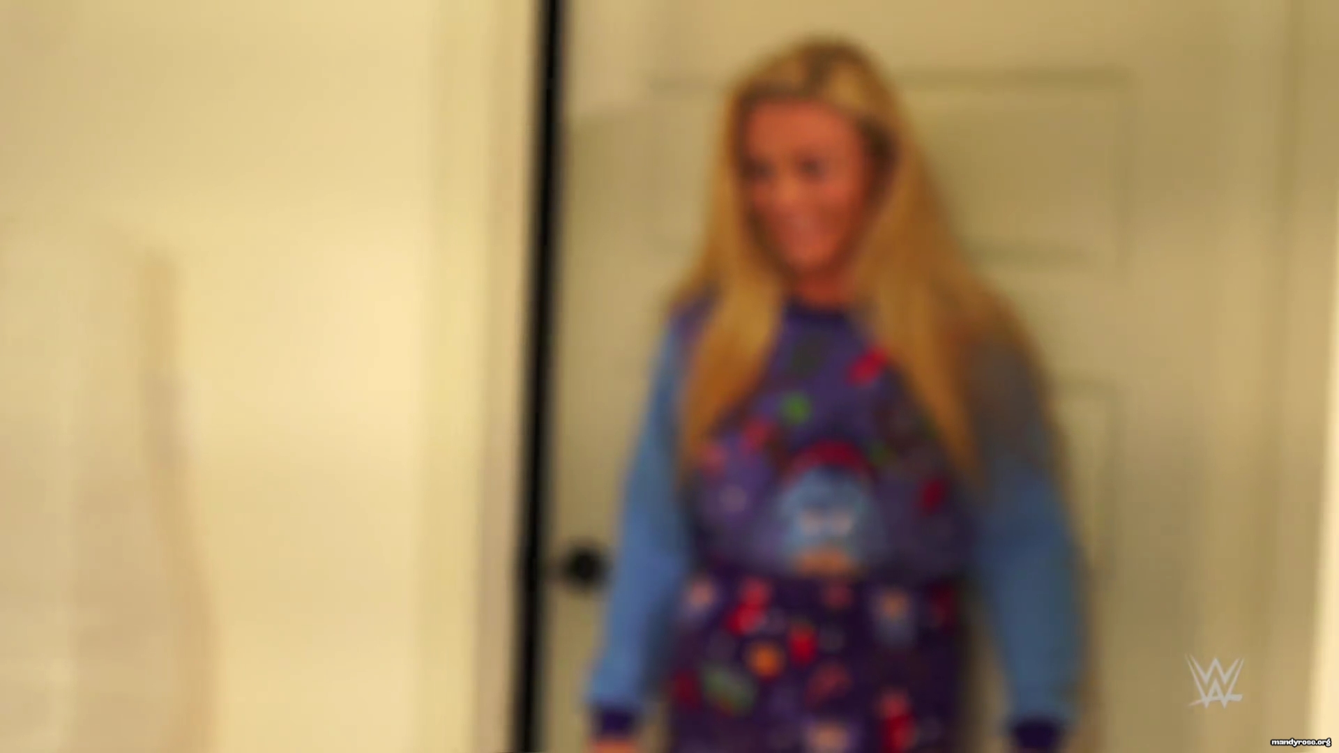 Mandy_Rose_and_Daria_Berenato_wish_you_a_very__Dandy__holiday_season_mp40028.jpg