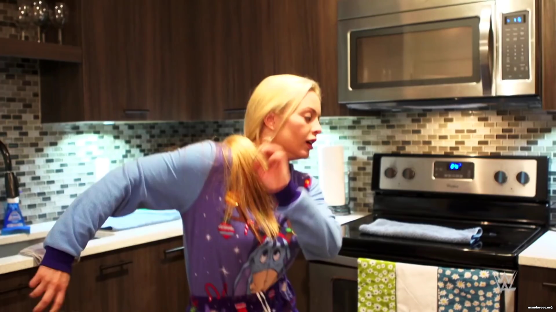 Mandy_Rose_and_Daria_Berenato_wish_you_a_very__Dandy__holiday_season_mp40050.jpg