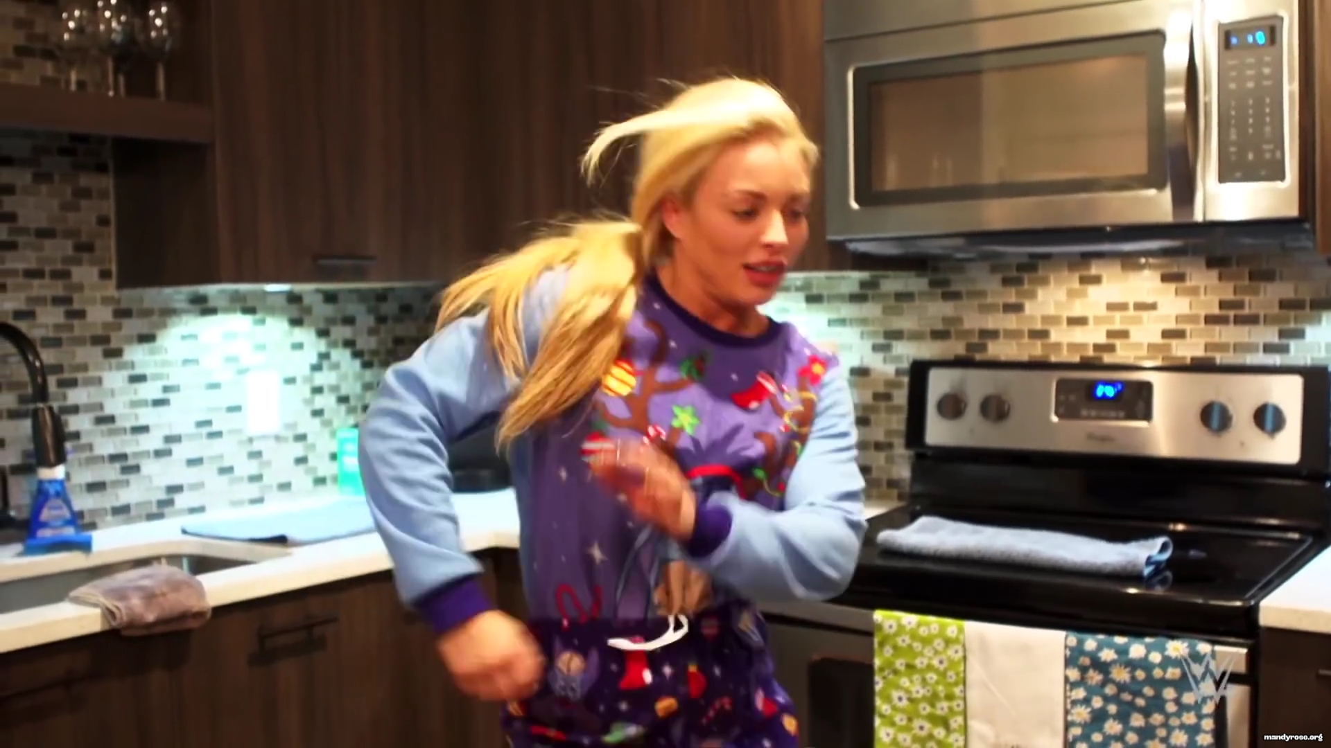 Mandy_Rose_and_Daria_Berenato_wish_you_a_very__Dandy__holiday_season_mp40051.jpg