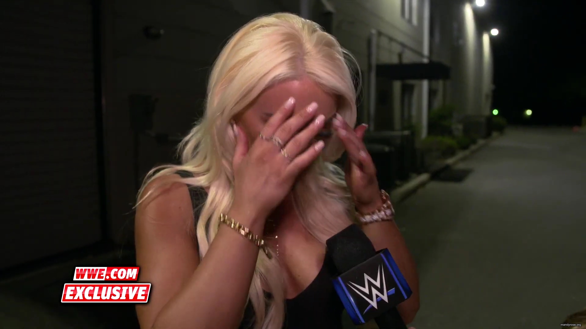 Mandy_Rose_distraught_after_shocking_revelation__SmackDown_Exclusive__April_32C_2020_mp40027.jpg