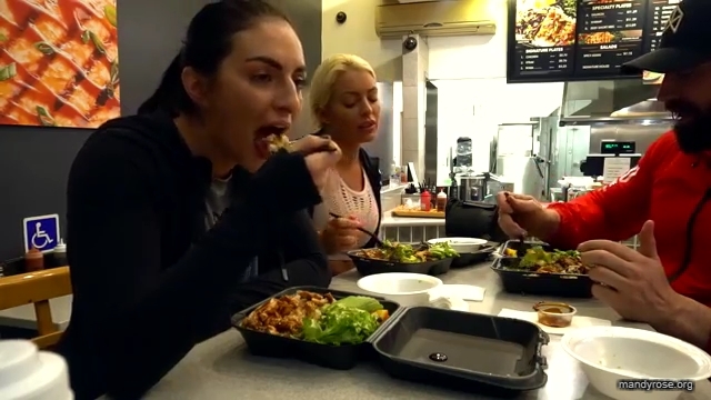 Post-workout_w_BRADLEY_MARTYN21_Mandy_Rose_Sonya_Deville_WWE_DAMANDYZ_mp44536.jpg