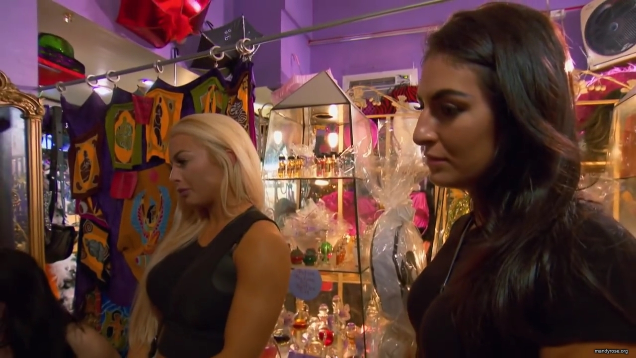 Priestess_Catherina_teaches_Paige_about_voodoo_Total_Divas_Bonus_Clip_Sept__19_2018_mp40053.jpg
