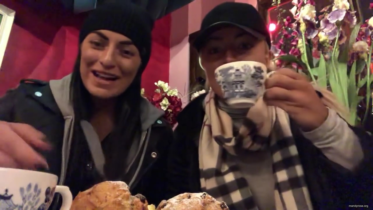 SPECIAL_Episode_of_DAMANDYZ_DONUTZ_in_Manchester_England_at_Richmond_Tea_Rooms21_________mp40001.jpg
