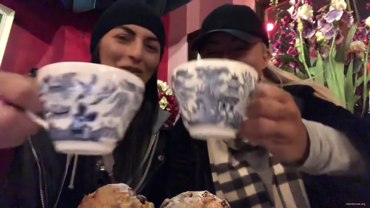 SPECIAL_Episode_of_DAMANDYZ_DONUTZ_in_Manchester_England_at_Richmond_Tea_Rooms21_________mp40005.jpg