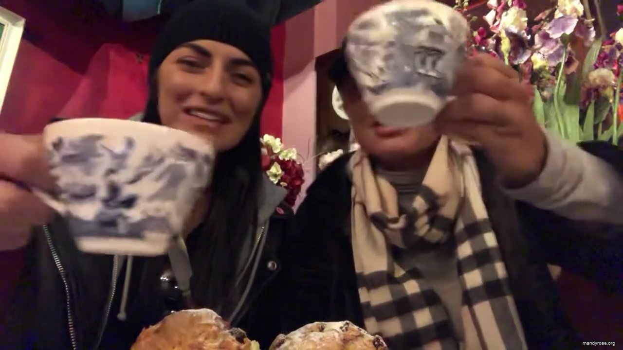 SPECIAL_Episode_of_DAMANDYZ_DONUTZ_in_Manchester_England_at_Richmond_Tea_Rooms21_________mp40006.jpg