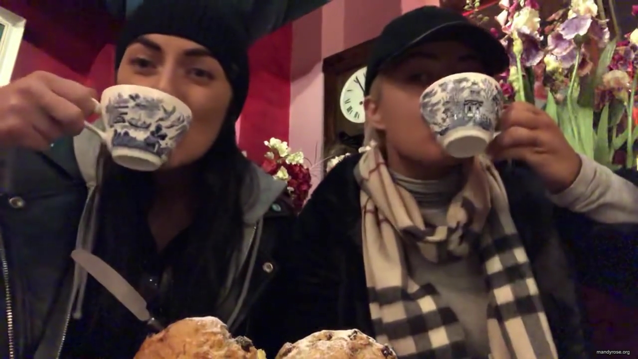 SPECIAL_Episode_of_DAMANDYZ_DONUTZ_in_Manchester_England_at_Richmond_Tea_Rooms21_________mp40007.jpg
