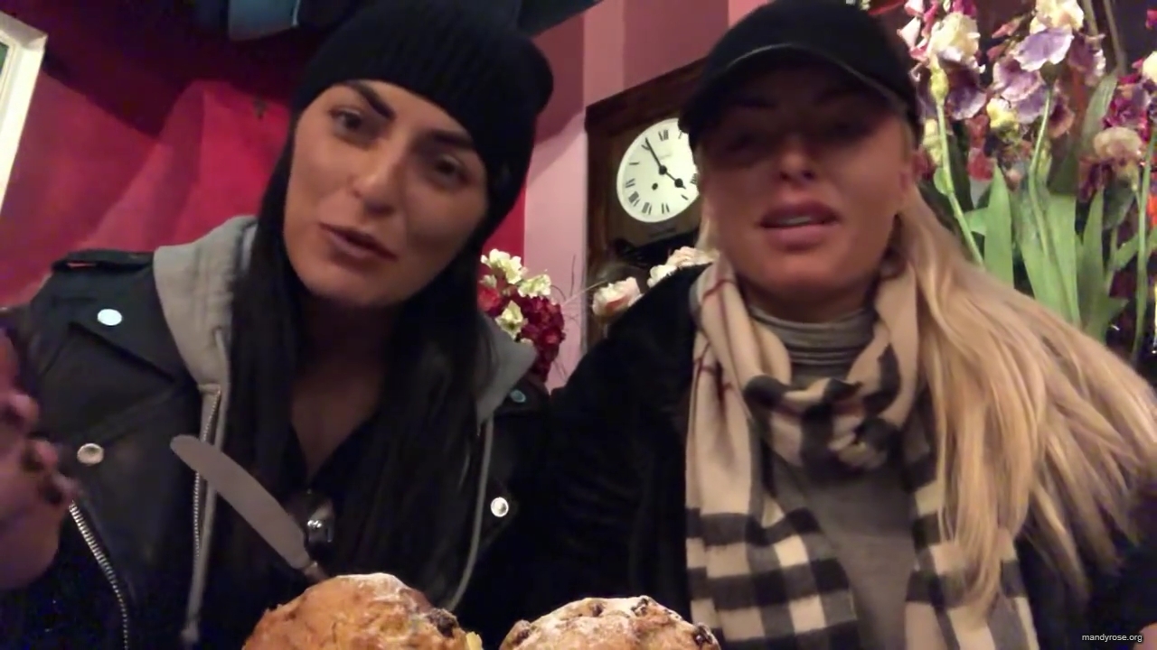SPECIAL_Episode_of_DAMANDYZ_DONUTZ_in_Manchester_England_at_Richmond_Tea_Rooms21_________mp40014.jpg
