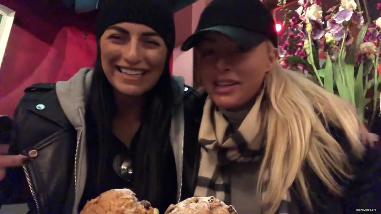 SPECIAL_Episode_of_DAMANDYZ_DONUTZ_in_Manchester_England_at_Richmond_Tea_Rooms21_________mp40017.jpg