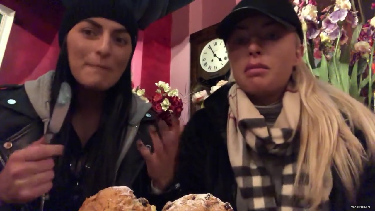SPECIAL_Episode_of_DAMANDYZ_DONUTZ_in_Manchester_England_at_Richmond_Tea_Rooms21_________mp40024.jpg
