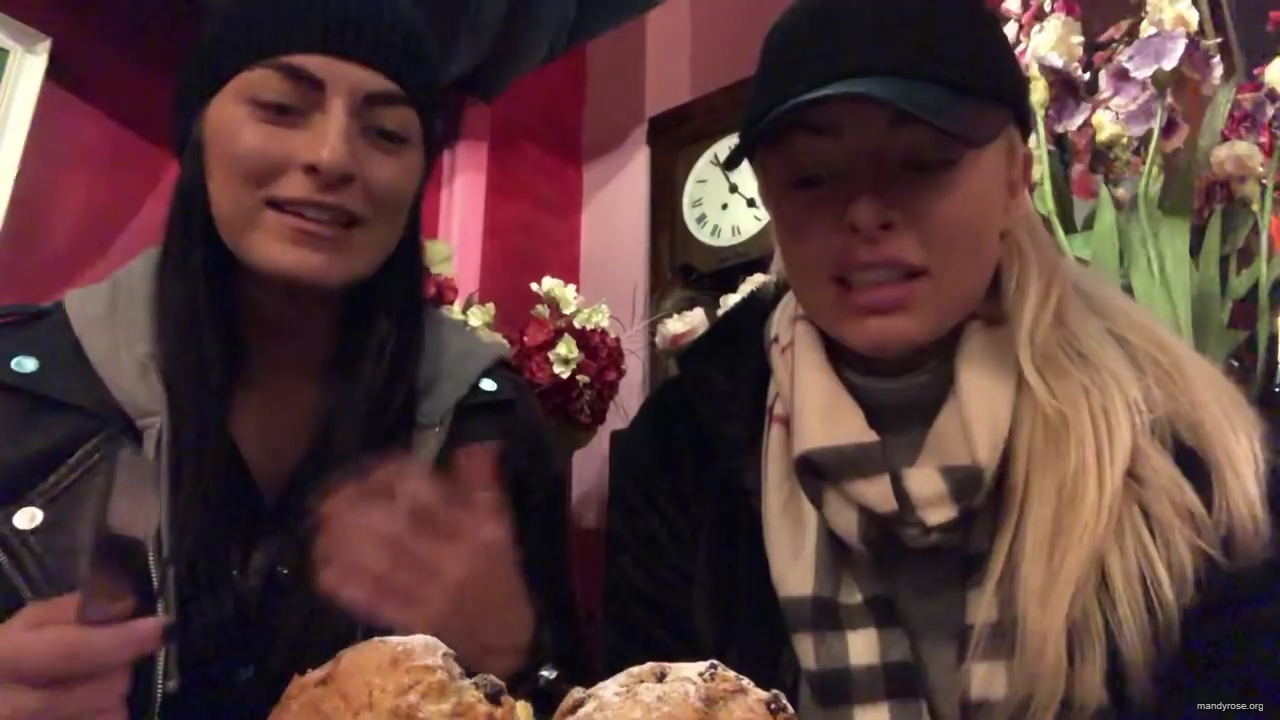 SPECIAL_Episode_of_DAMANDYZ_DONUTZ_in_Manchester_England_at_Richmond_Tea_Rooms21_________mp40026.jpg