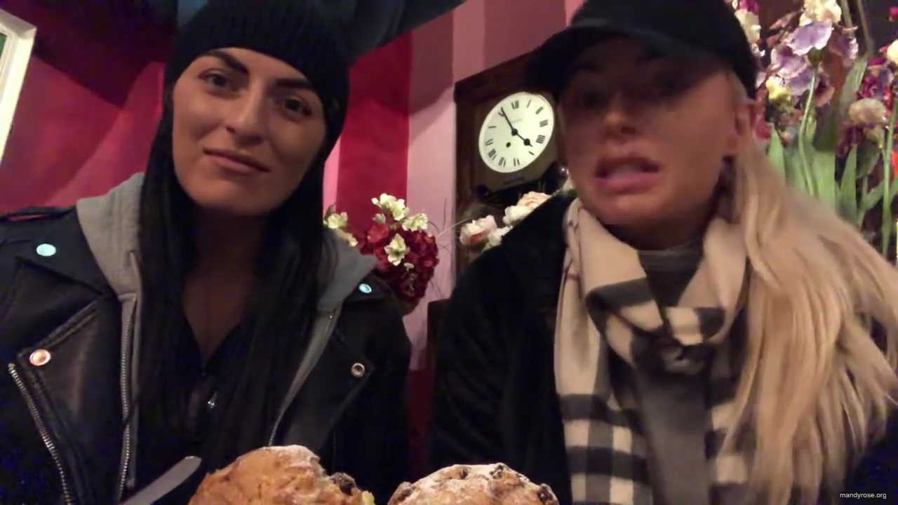 SPECIAL_Episode_of_DAMANDYZ_DONUTZ_in_Manchester_England_at_Richmond_Tea_Rooms21_________mp40031.jpg