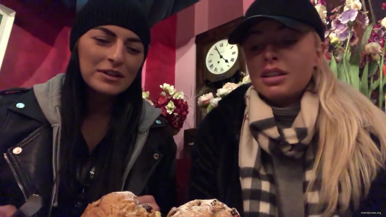 SPECIAL_Episode_of_DAMANDYZ_DONUTZ_in_Manchester_England_at_Richmond_Tea_Rooms21_________mp40036.jpg