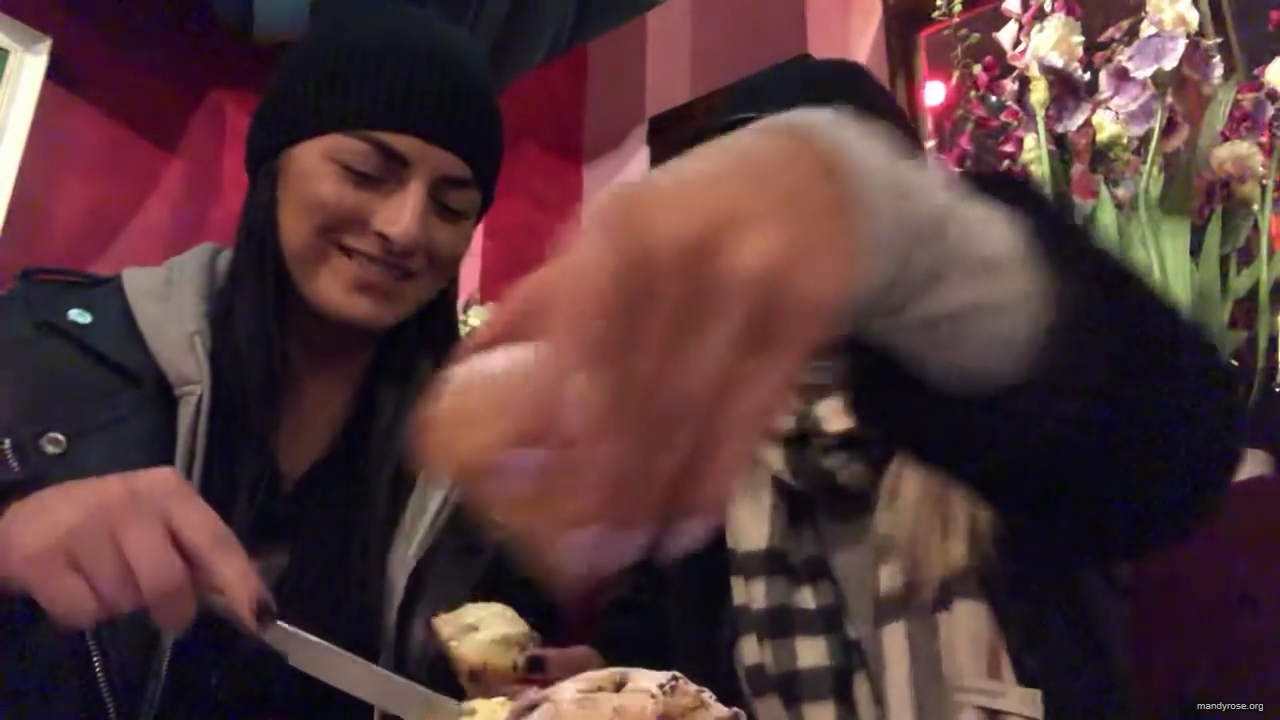 SPECIAL_Episode_of_DAMANDYZ_DONUTZ_in_Manchester_England_at_Richmond_Tea_Rooms21_________mp40056.jpg
