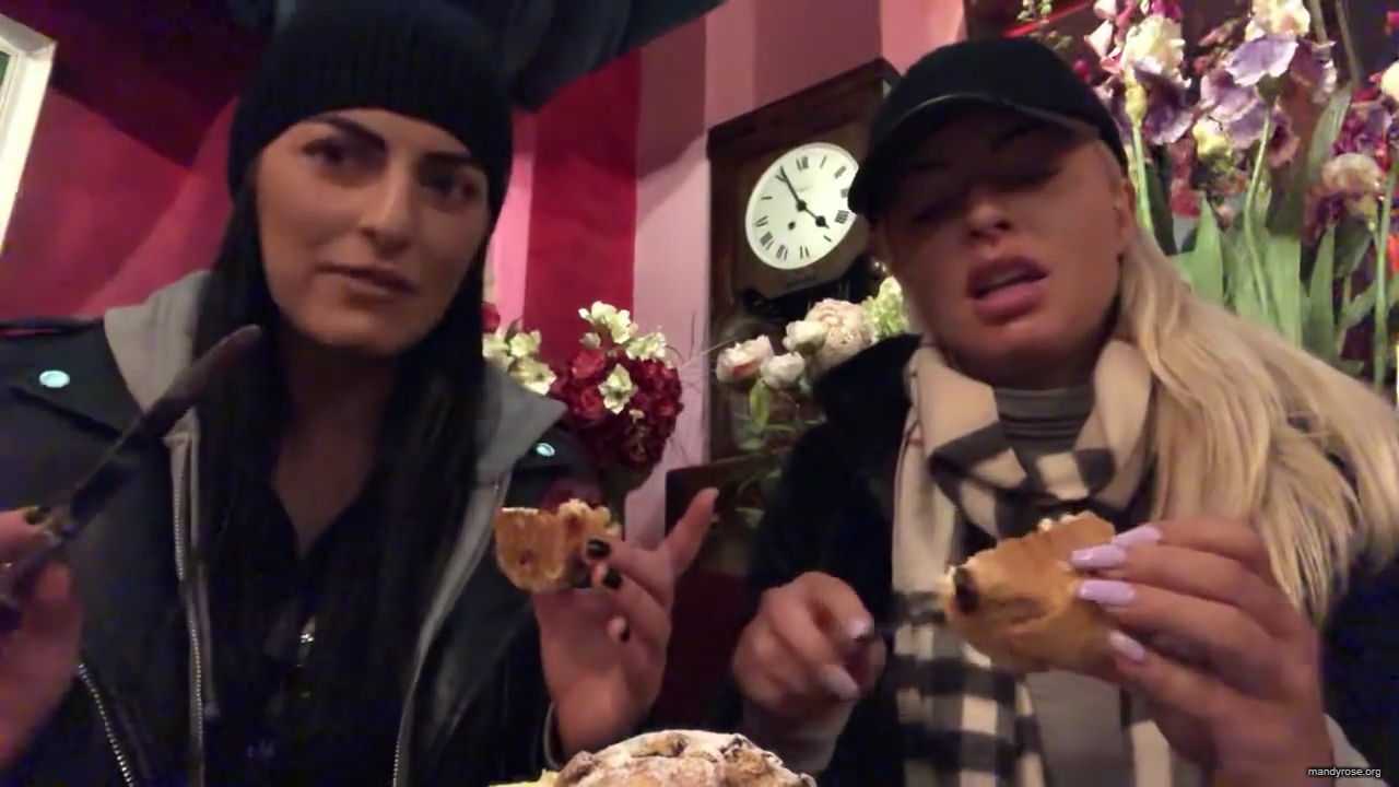 SPECIAL_Episode_of_DAMANDYZ_DONUTZ_in_Manchester_England_at_Richmond_Tea_Rooms21_________mp40070.jpg