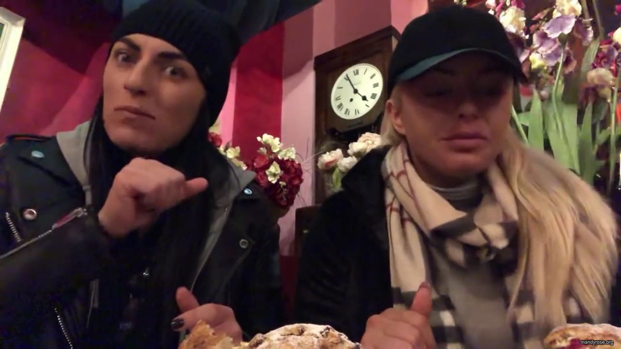 SPECIAL_Episode_of_DAMANDYZ_DONUTZ_in_Manchester_England_at_Richmond_Tea_Rooms21_________mp40125.jpg