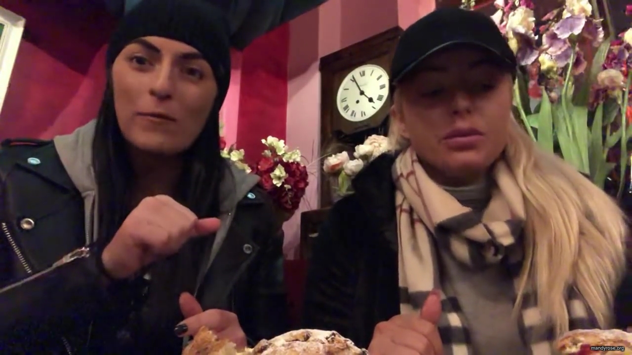 SPECIAL_Episode_of_DAMANDYZ_DONUTZ_in_Manchester_England_at_Richmond_Tea_Rooms21_________mp40126.jpg