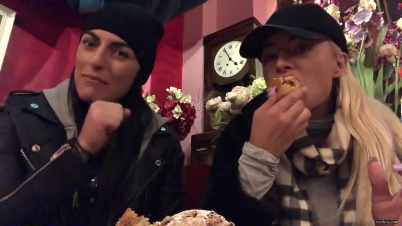 SPECIAL_Episode_of_DAMANDYZ_DONUTZ_in_Manchester_England_at_Richmond_Tea_Rooms21_________mp40130.jpg