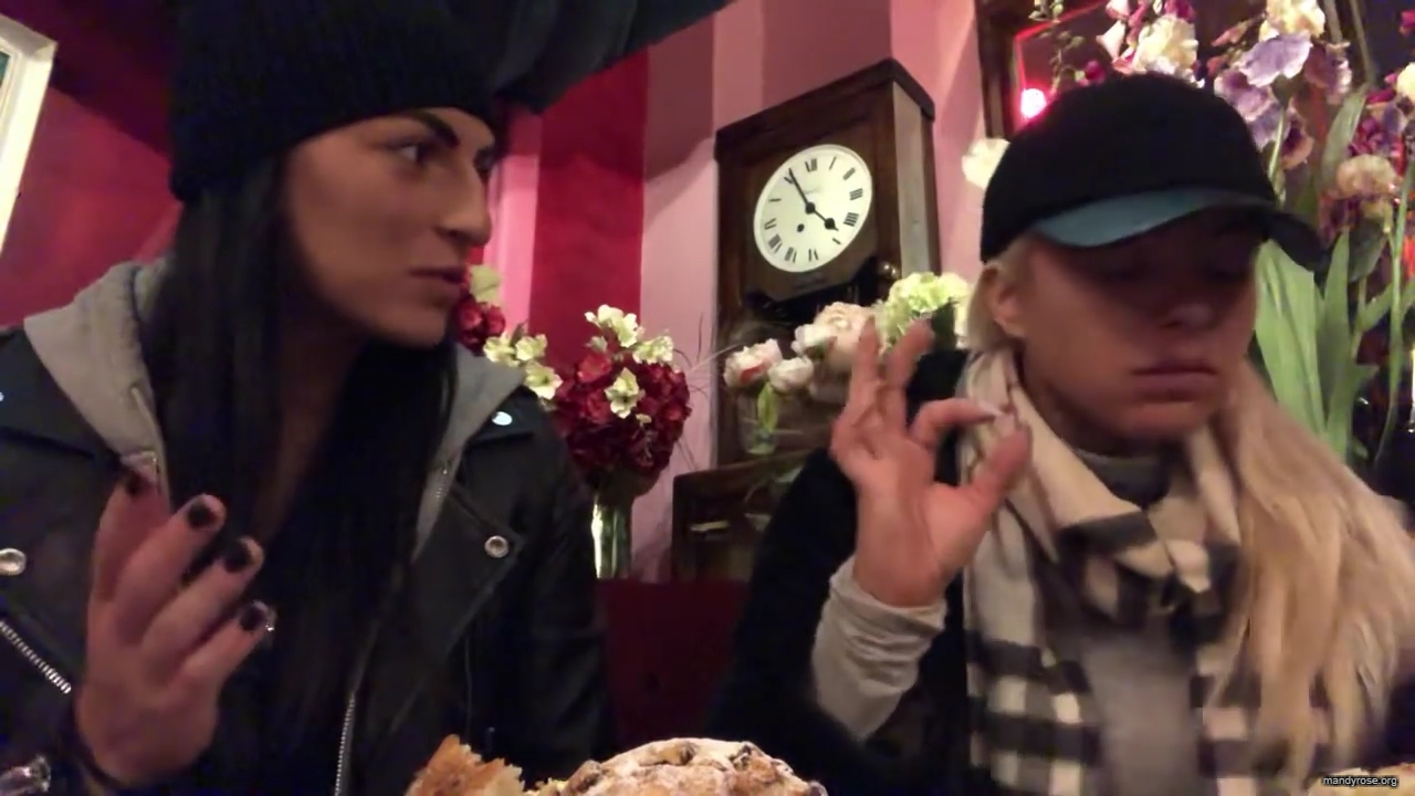 SPECIAL_Episode_of_DAMANDYZ_DONUTZ_in_Manchester_England_at_Richmond_Tea_Rooms21_________mp40136.jpg