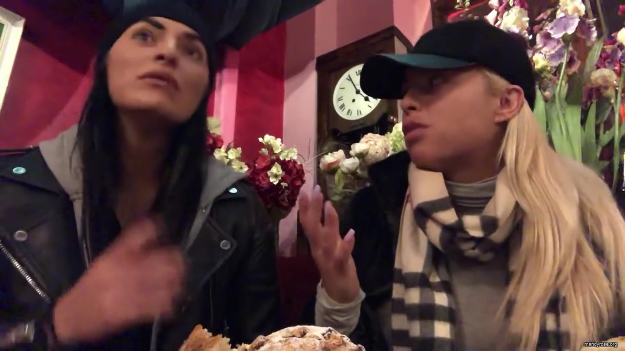 SPECIAL_Episode_of_DAMANDYZ_DONUTZ_in_Manchester_England_at_Richmond_Tea_Rooms21_________mp40140.jpg