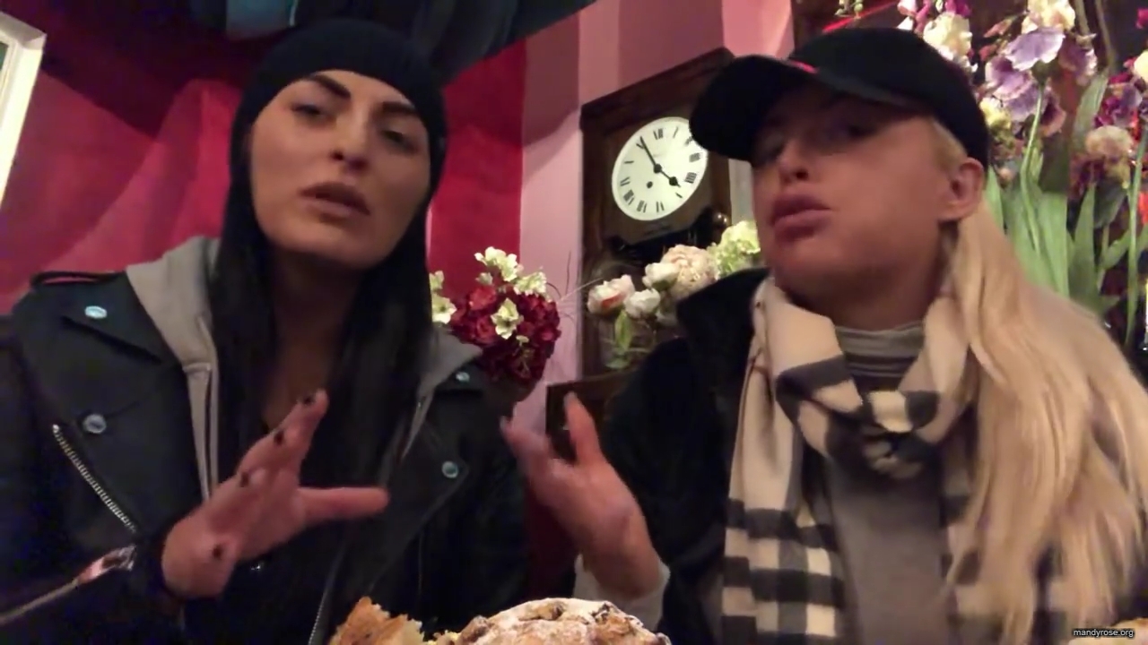 SPECIAL_Episode_of_DAMANDYZ_DONUTZ_in_Manchester_England_at_Richmond_Tea_Rooms21_________mp40141.jpg