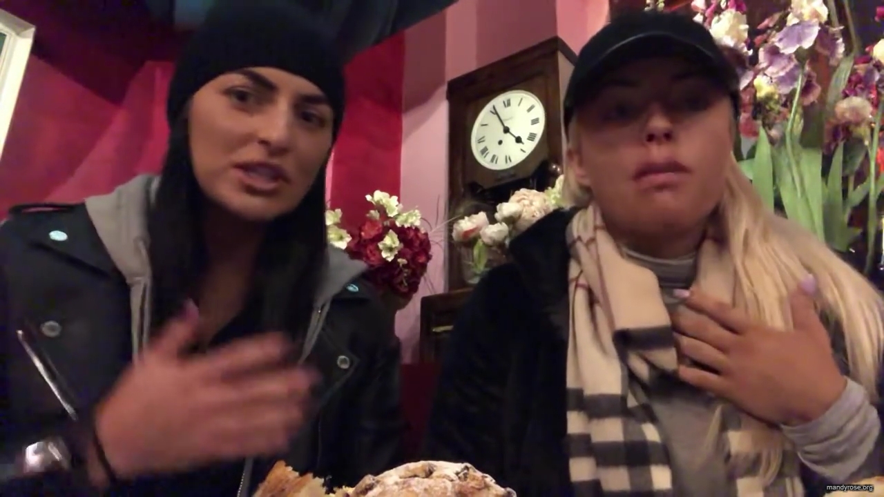 SPECIAL_Episode_of_DAMANDYZ_DONUTZ_in_Manchester_England_at_Richmond_Tea_Rooms21_________mp40146.jpg