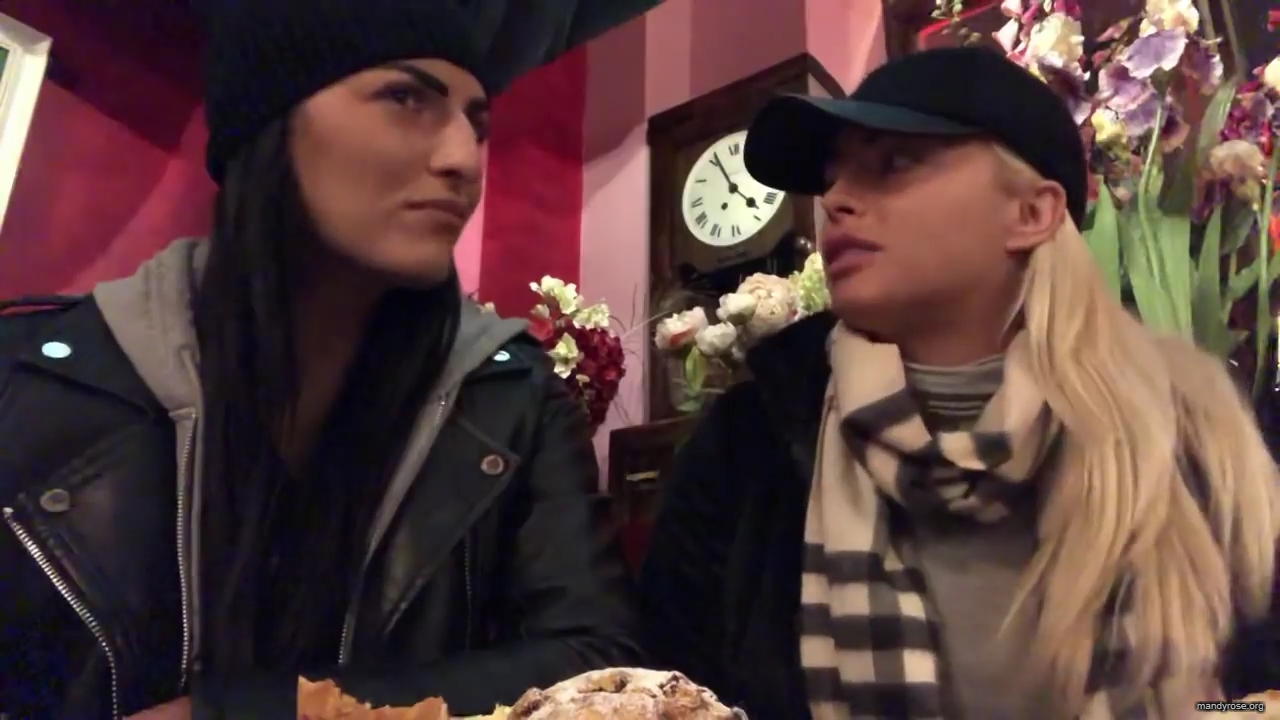 SPECIAL_Episode_of_DAMANDYZ_DONUTZ_in_Manchester_England_at_Richmond_Tea_Rooms21_________mp40154.jpg