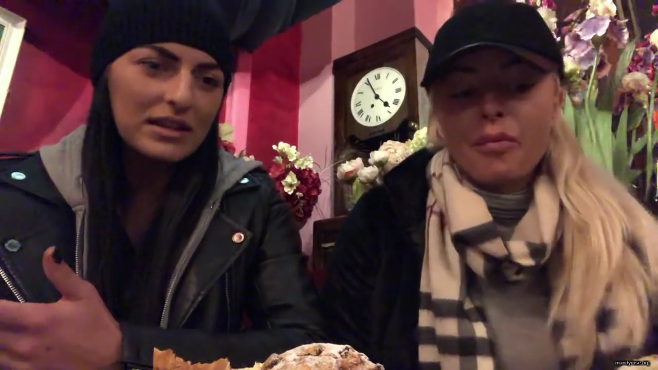 SPECIAL_Episode_of_DAMANDYZ_DONUTZ_in_Manchester_England_at_Richmond_Tea_Rooms21_________mp40157.jpg