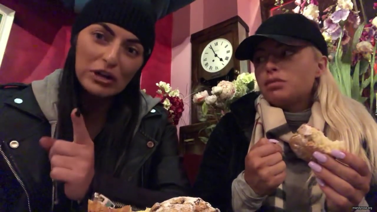 SPECIAL_Episode_of_DAMANDYZ_DONUTZ_in_Manchester_England_at_Richmond_Tea_Rooms21_________mp40169.jpg