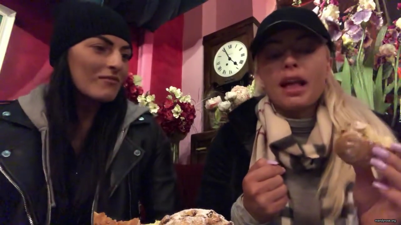 SPECIAL_Episode_of_DAMANDYZ_DONUTZ_in_Manchester_England_at_Richmond_Tea_Rooms21_________mp40171.jpg
