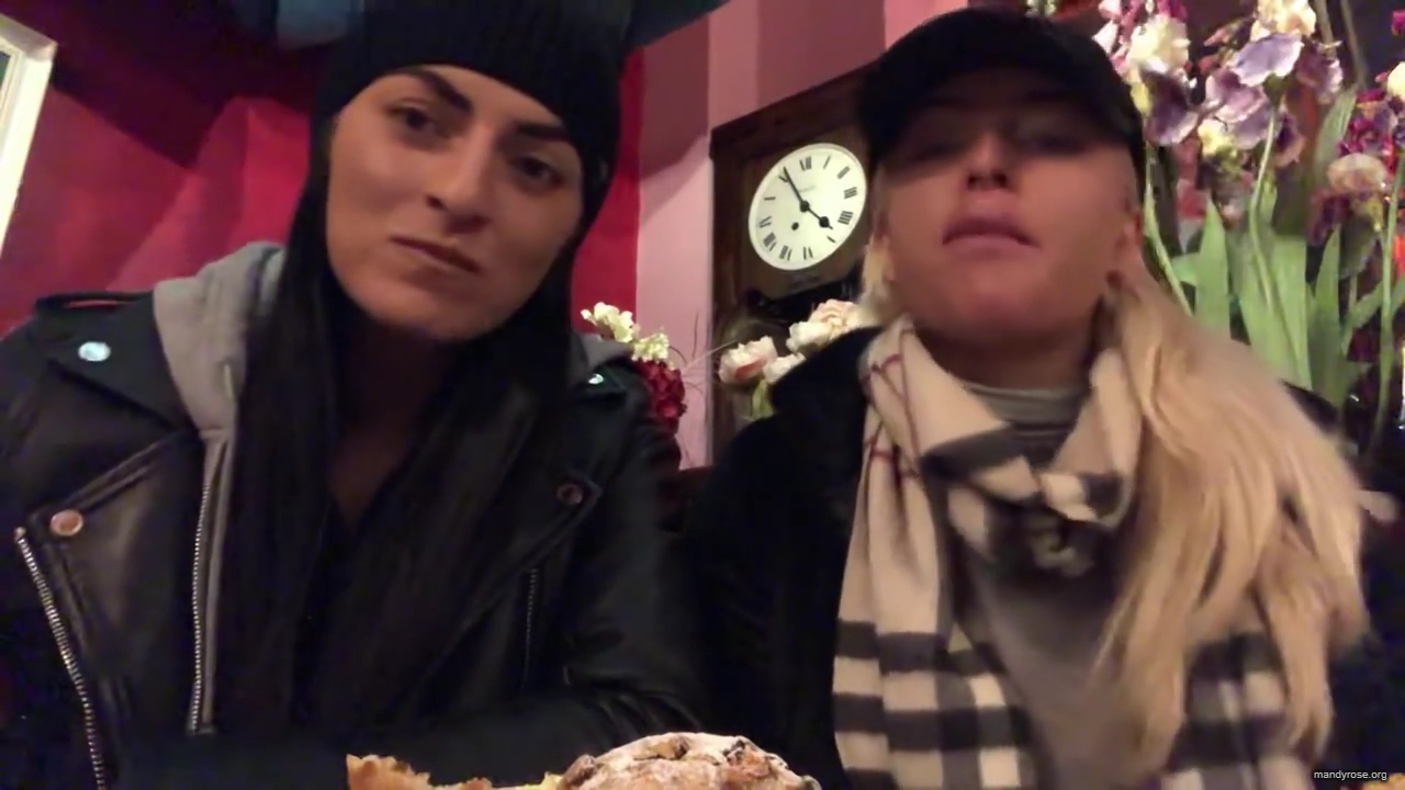 SPECIAL_Episode_of_DAMANDYZ_DONUTZ_in_Manchester_England_at_Richmond_Tea_Rooms21_________mp40183.jpg