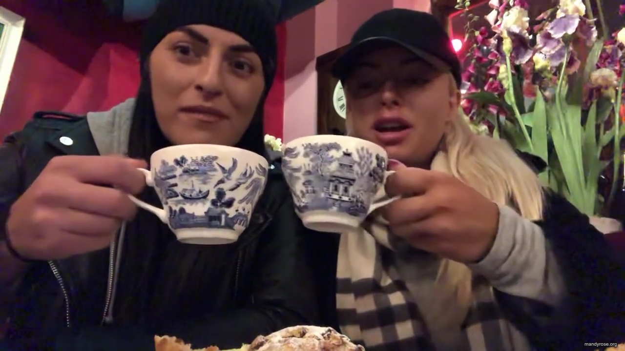 SPECIAL_Episode_of_DAMANDYZ_DONUTZ_in_Manchester_England_at_Richmond_Tea_Rooms21_________mp40187.jpg