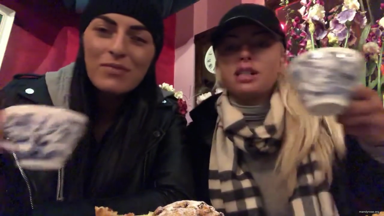 SPECIAL_Episode_of_DAMANDYZ_DONUTZ_in_Manchester_England_at_Richmond_Tea_Rooms21_________mp40188.jpg