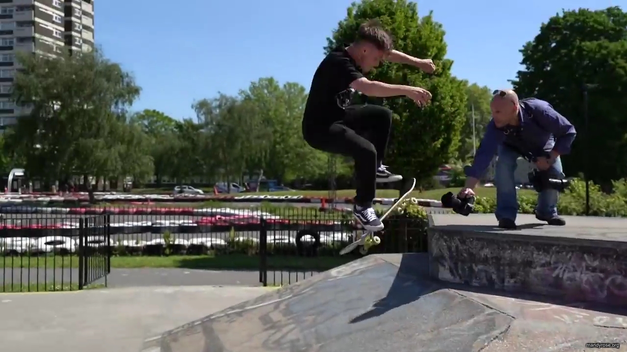 Shinsuke_Nakamura__Mandy_Rose_hit_the_skate_park_in_London_mp40058.jpg