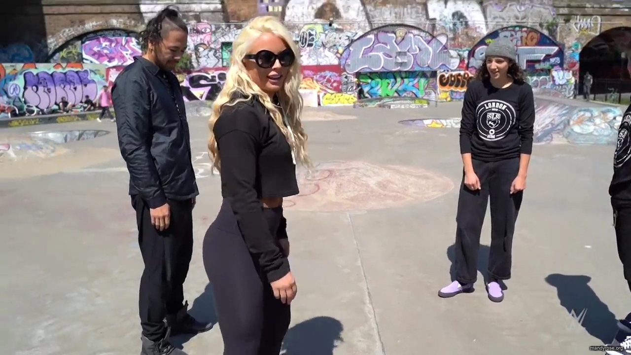 Shinsuke_Nakamura__Mandy_Rose_hit_the_skate_park_in_London_mp40063.jpg