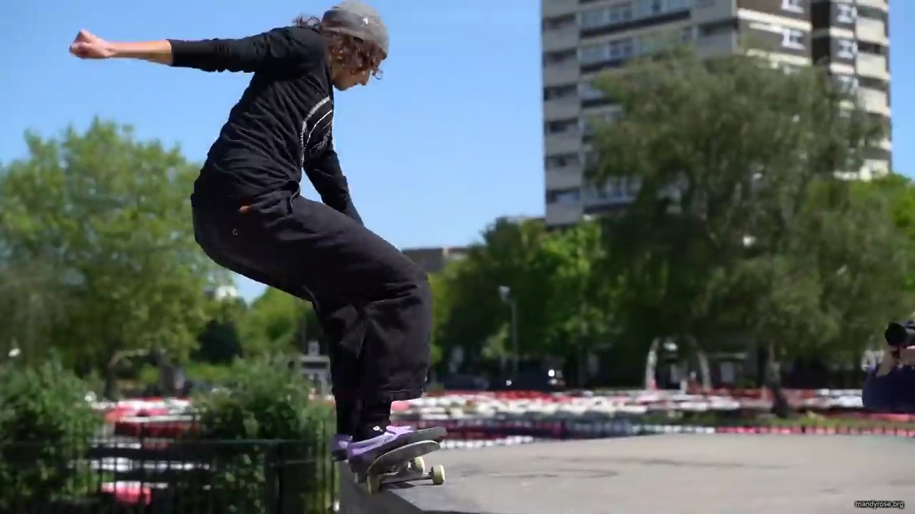 Shinsuke_Nakamura__Mandy_Rose_hit_the_skate_park_in_London_mp40069.jpg