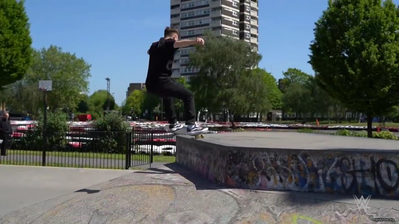 Shinsuke_Nakamura__Mandy_Rose_hit_the_skate_park_in_London_mp40072.jpg