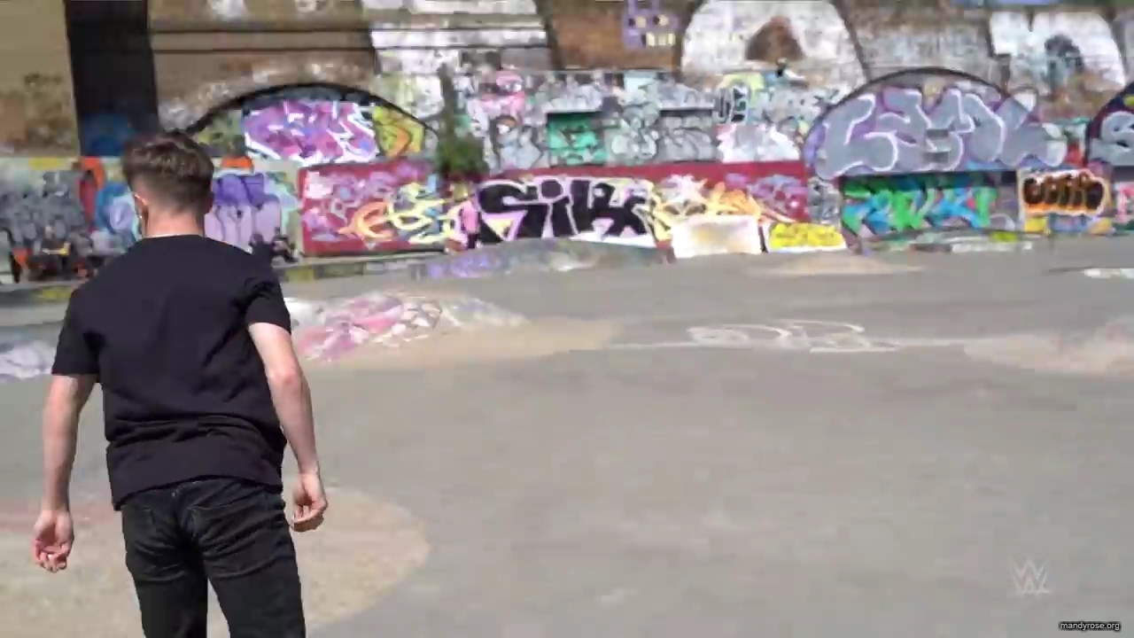 Shinsuke_Nakamura__Mandy_Rose_hit_the_skate_park_in_London_mp40084.jpg