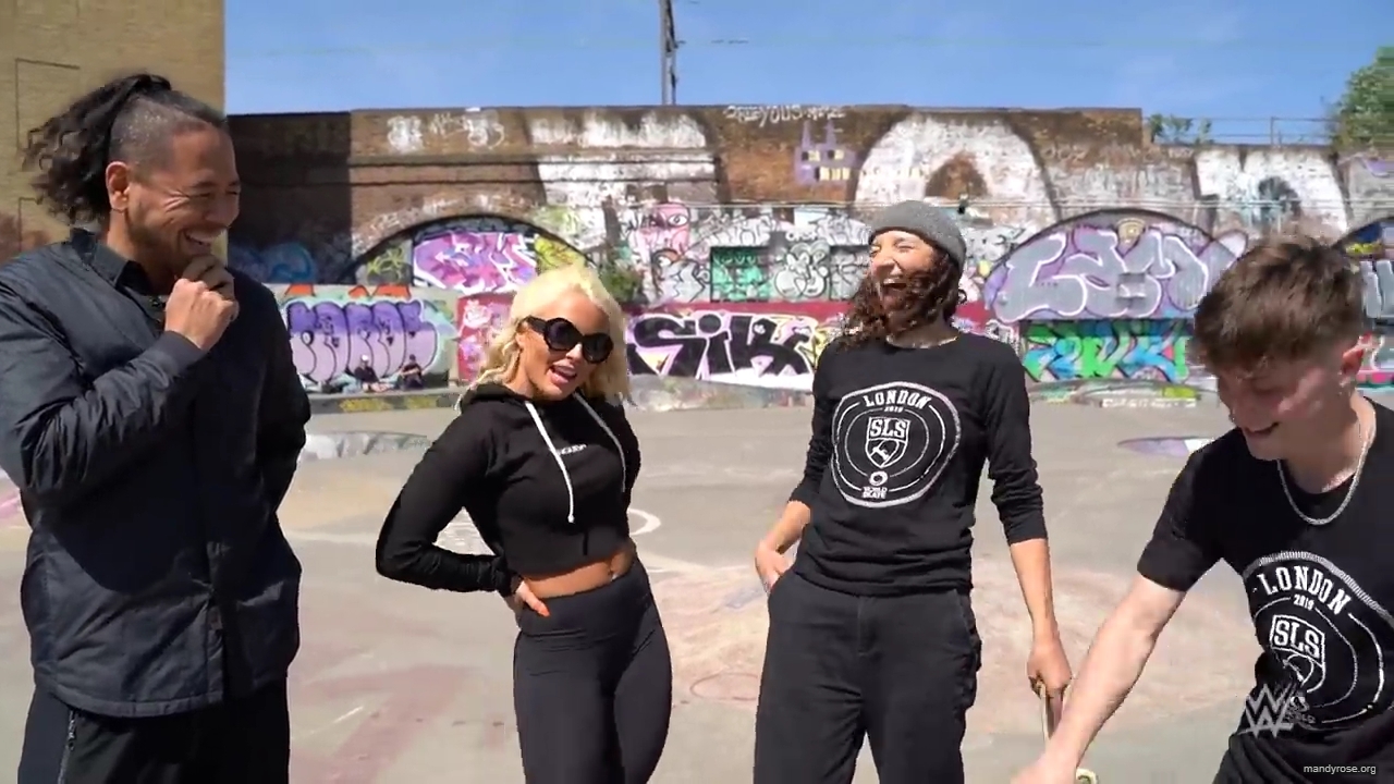 Shinsuke_Nakamura__Mandy_Rose_hit_the_skate_park_in_London_mp40098.jpg