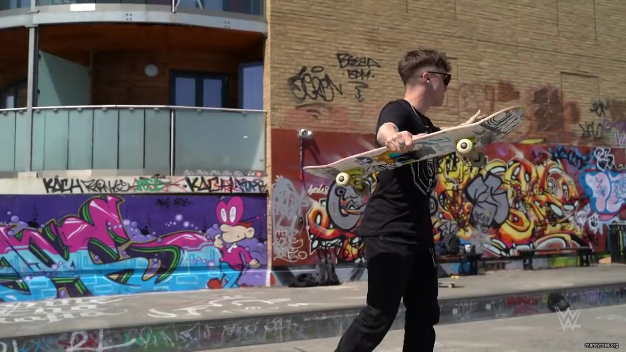 Shinsuke_Nakamura__Mandy_Rose_hit_the_skate_park_in_London_mp40169.jpg