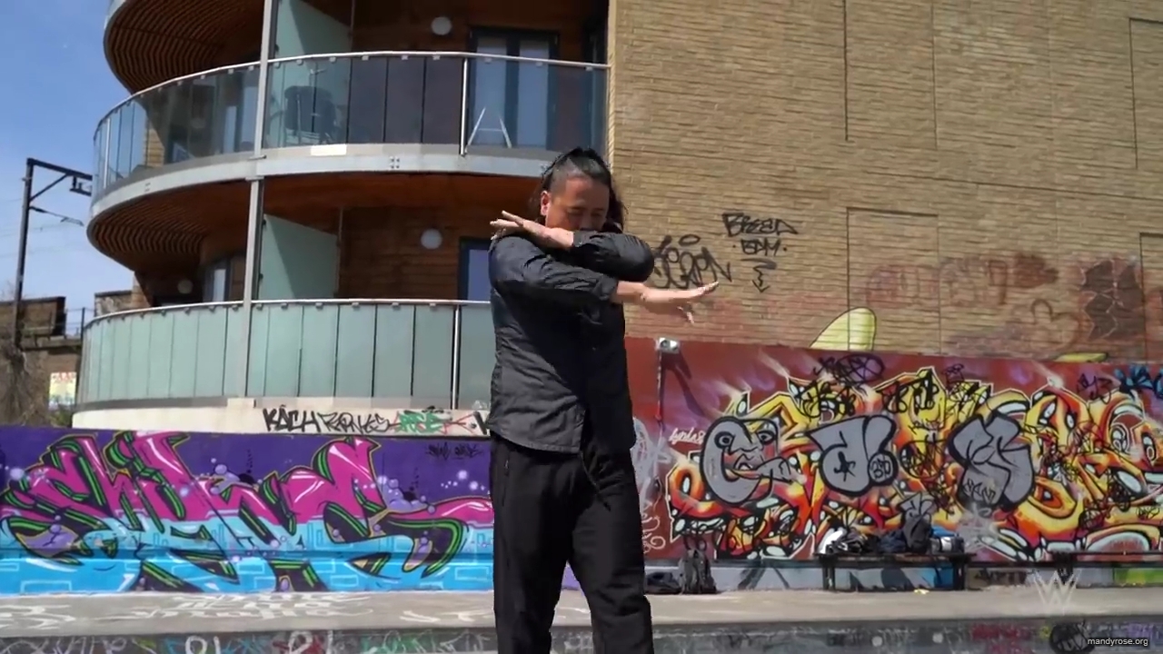Shinsuke_Nakamura__Mandy_Rose_hit_the_skate_park_in_London_mp40171.jpg