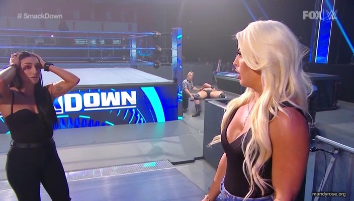 WWE_Friday_Night_SmackDown_2020_04_03_HDTV_x264-NWCHD_mp40185.jpg