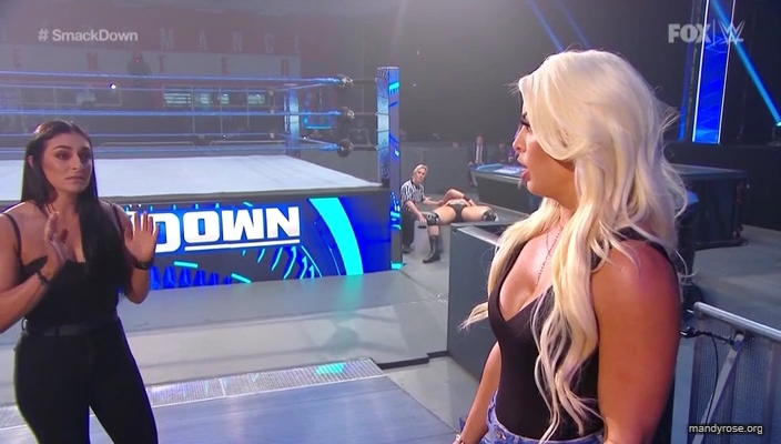 WWE_Friday_Night_SmackDown_2020_04_03_HDTV_x264-NWCHD_mp40186.jpg