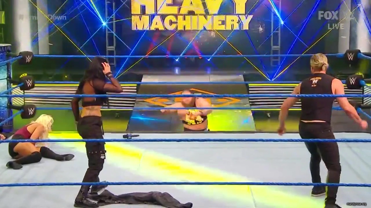 WWE_Friday_Night_SmackDown_2020_04_17_720p_HDTV_x264-NWCHD_mp40370.jpg