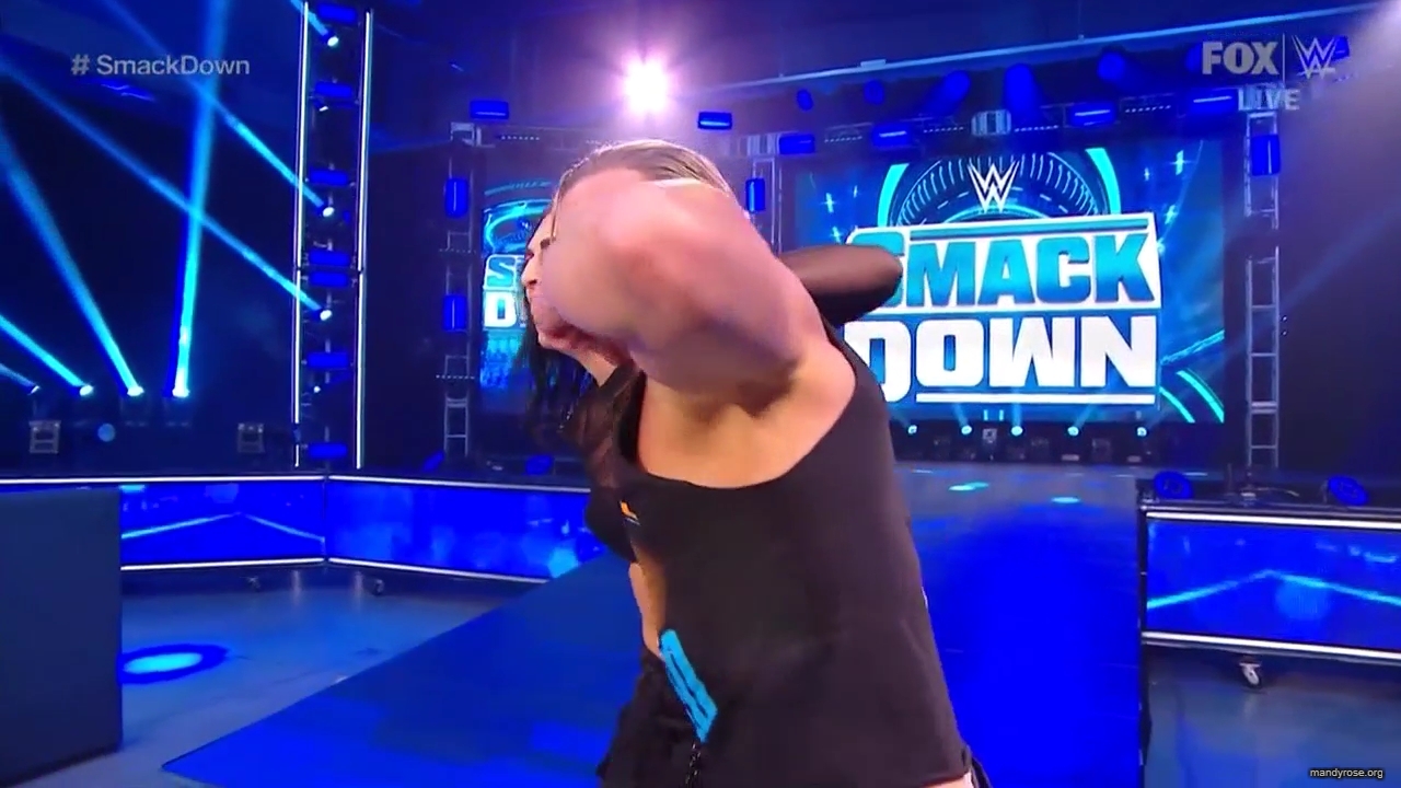 WWE_Friday_Night_SmackDown_2020_04_17_720p_HDTV_x264-NWCHD_mp40405.jpg